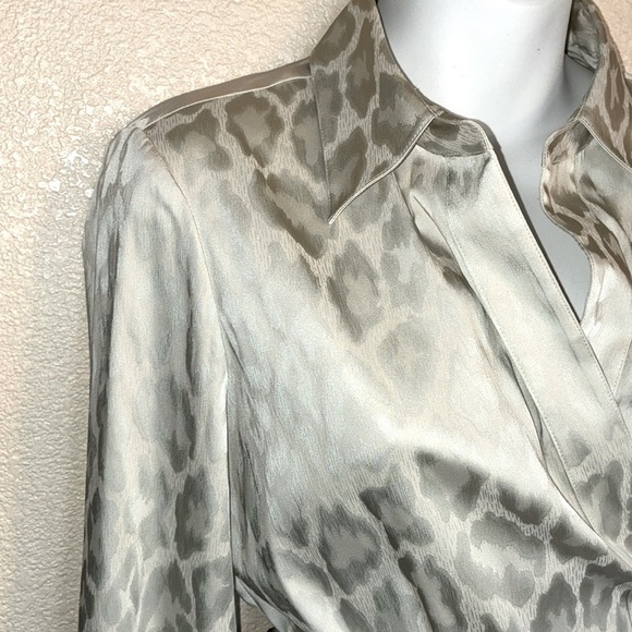 ANN TAYLOR leopard silver/white satin top, wrap front, collar, wide sash 10 - Picture 4 of 17